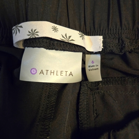 ATHLETA BLACK JOGGERS WITH RUCHED ANKLES. SIZE 6. - Picture 6 of 7